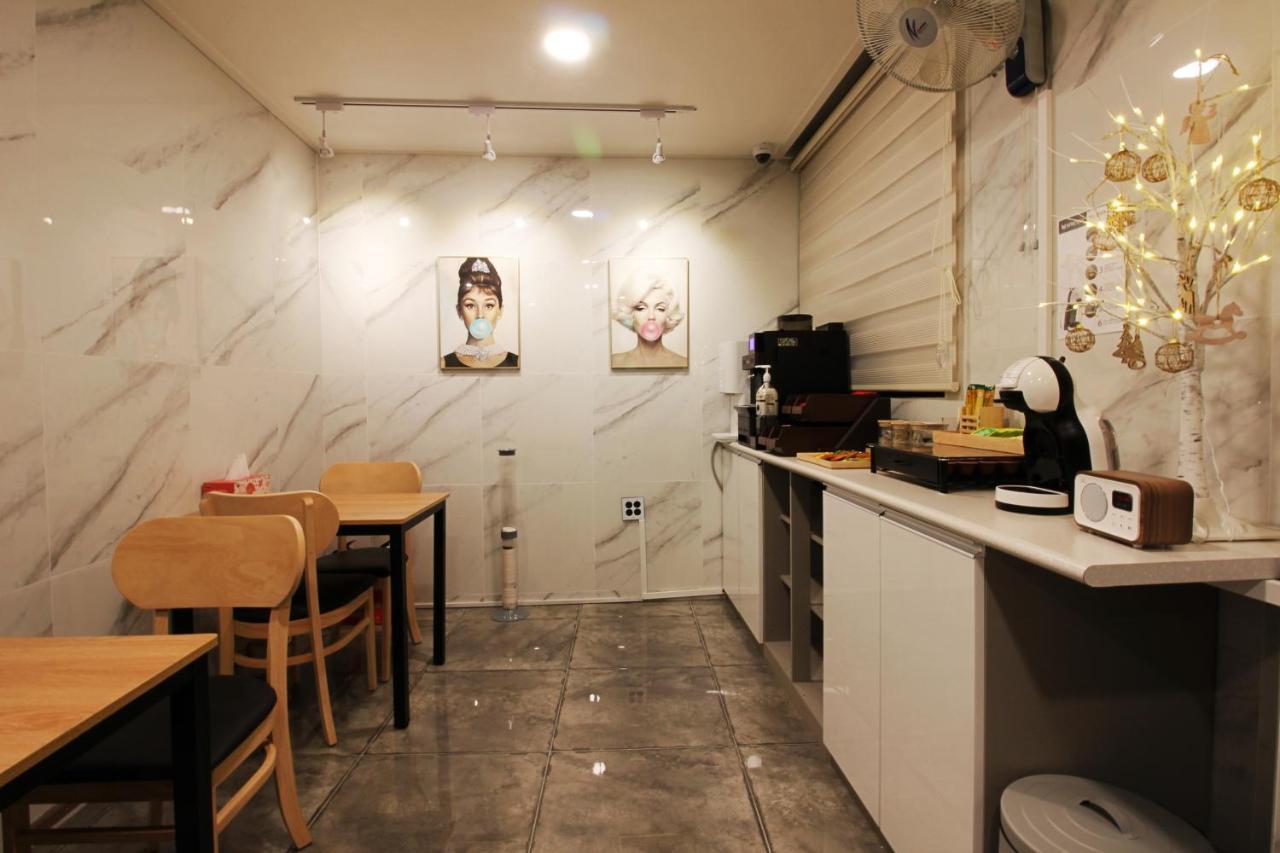 布朗兹酒店 昌原市 外观 照片